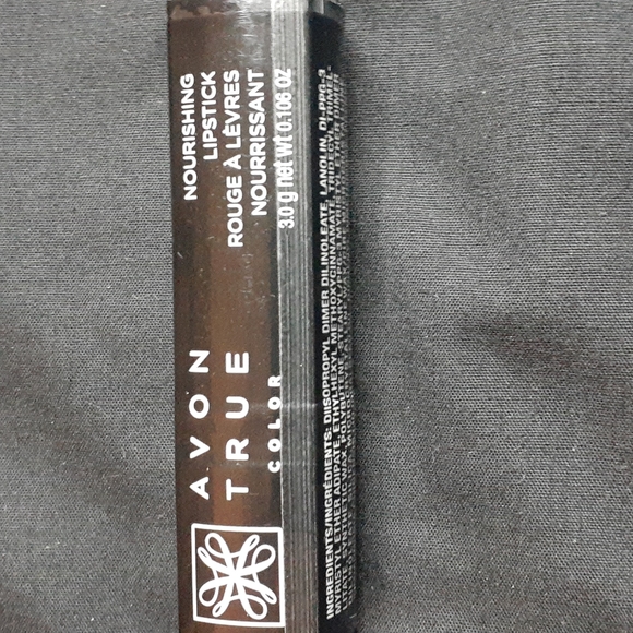 Avon true color lipstick in spiced or candy red - Picture 8 of 10